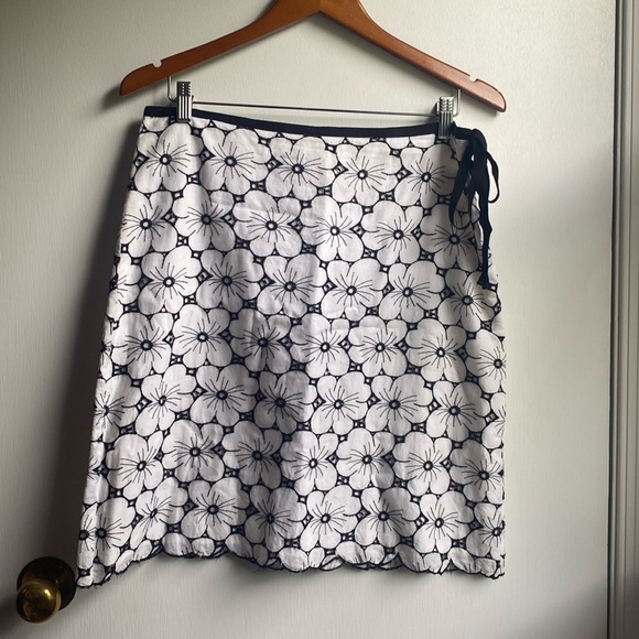 Max Studio Floral Skirt Black & White Vintage 90’s Y2K accent tie scalloped hem - Picture 1 of 7